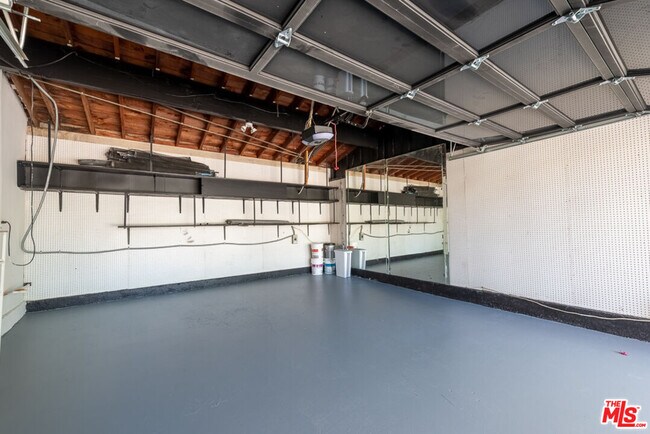 Building Photo - 3650 Sapphire Dr