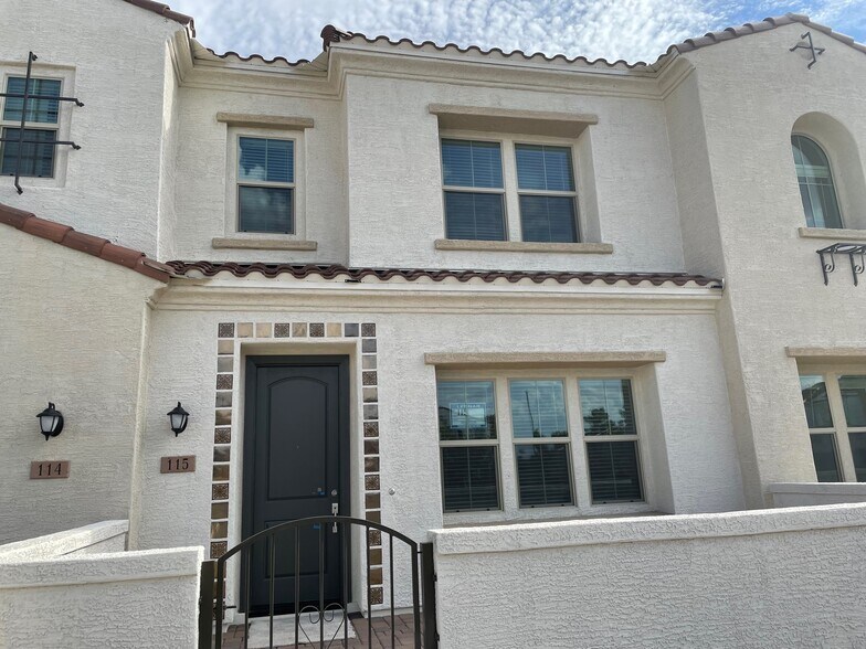 Primary Photo - 4077 S Sabrina Dr