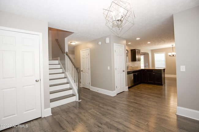 Building Photo - 111 Lightwater Dr