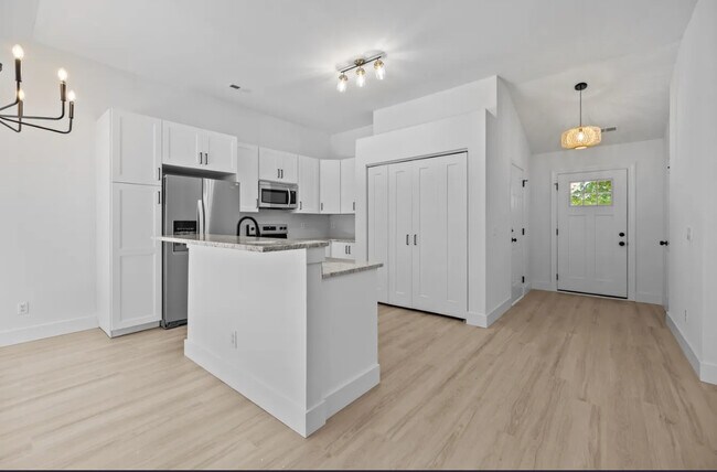 Building Photo - 16216 Circlegreen Dr