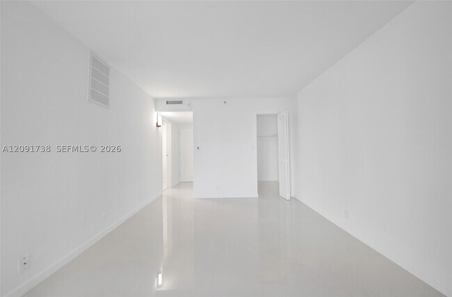 Building Photo - 7601 E Treasure Dr