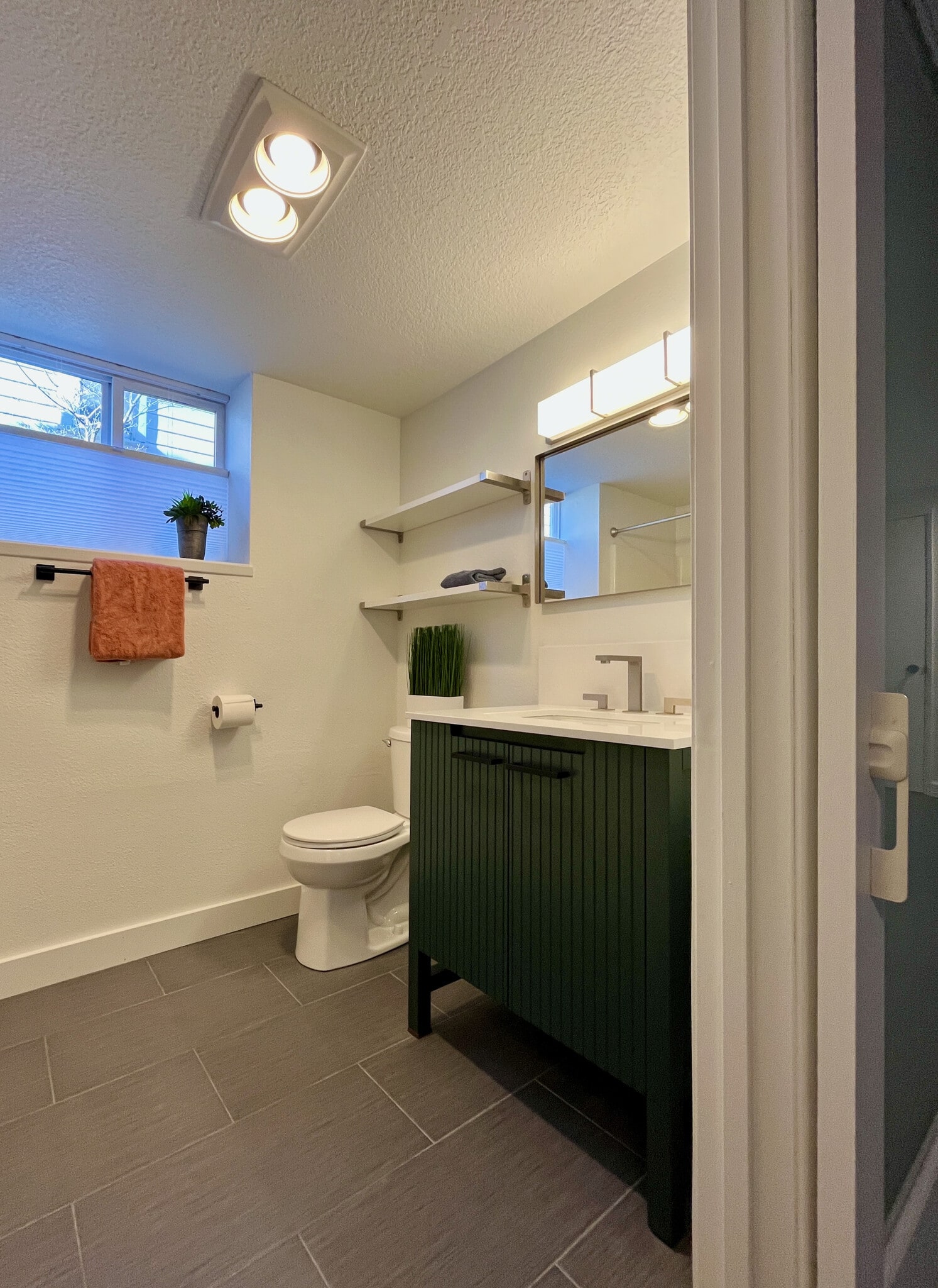 Building Photo - 4415 SE Hawthorne Blvd