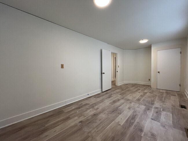 Building Photo - Expansive 4BR 2,900+ Sq Ft Home with Theater-Style Living Room & Bonus Hobby Workshop