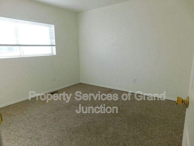 Building Photo - 553 Garfield Dr