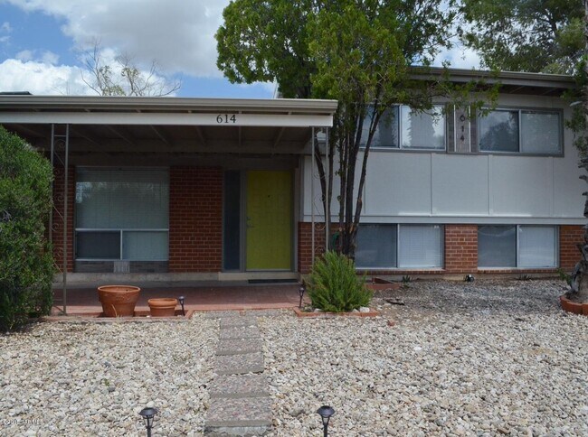 Building Photo - 614 N Medford Dr