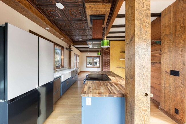 Building Photo - 3 Bedroom, 2.5 Bathroom Home with Exquisite Design