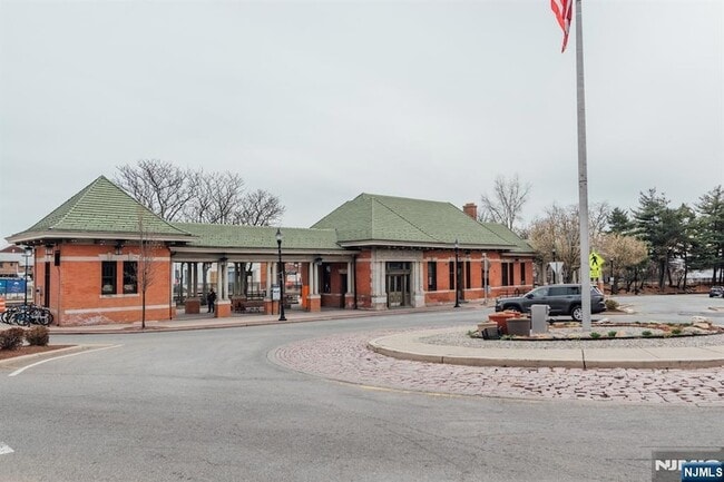 Building Photo - 30 Park Ave