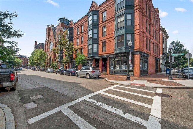 Building Photo - 14 Clarendon St