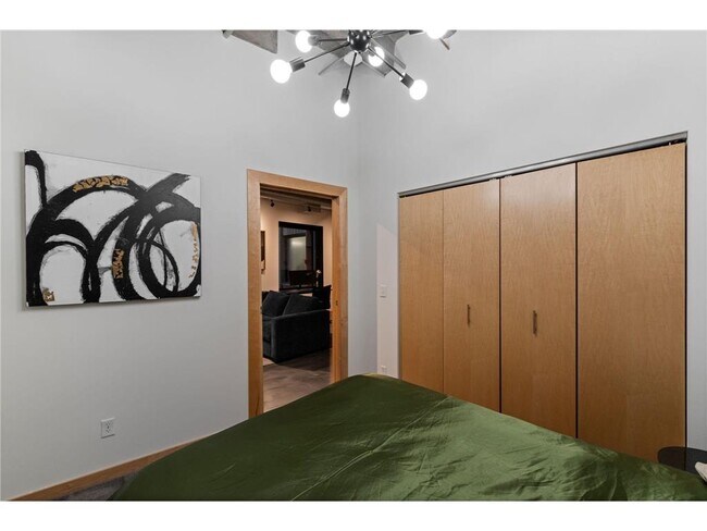 Building Photo - 601 S Marquette Ave