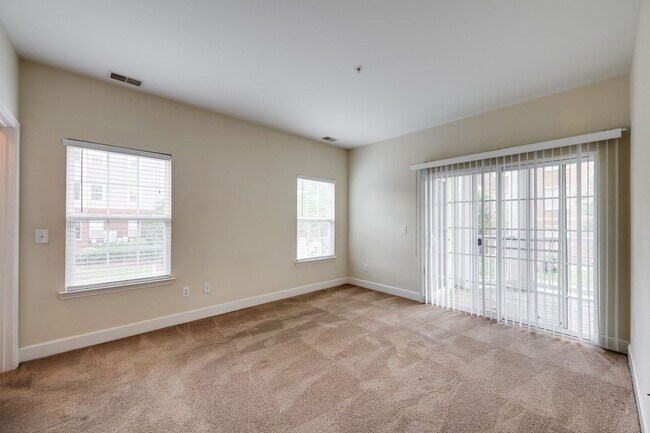 Building Photo - 2-Bed/2-Bath condo in Lenox Village.