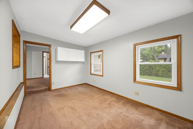 Building Photo - 769 Penrith Ave