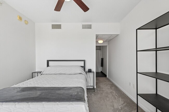 Building Photo - Gorgeous "Reflections" Condo w/ Panoramic Views, Light Rail Station, walk to Mall of America!