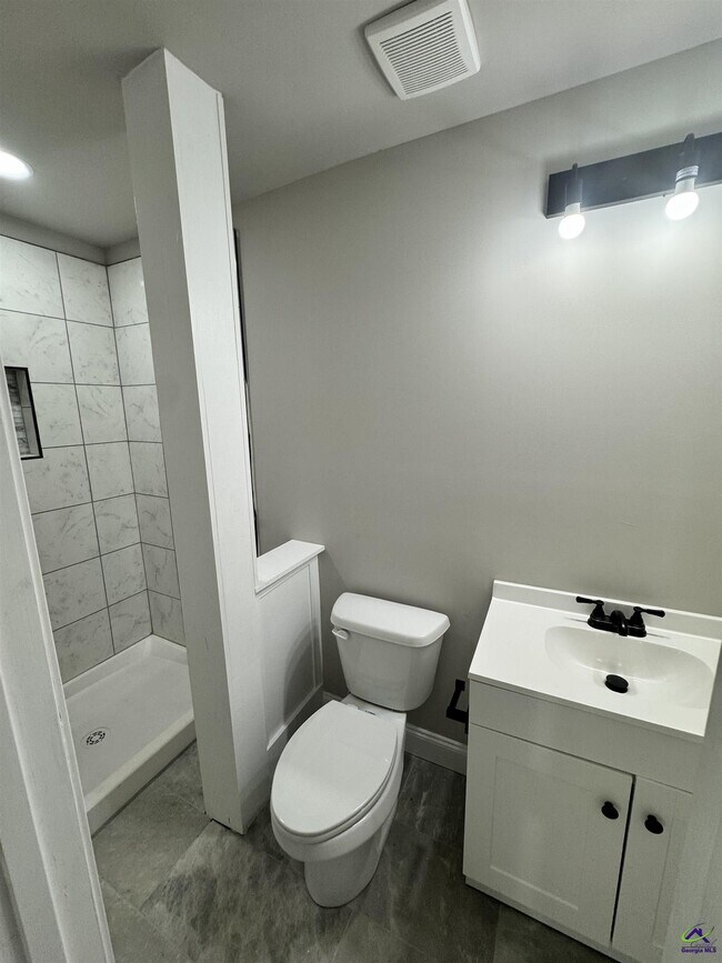 Building Photo - 301 Doyle St