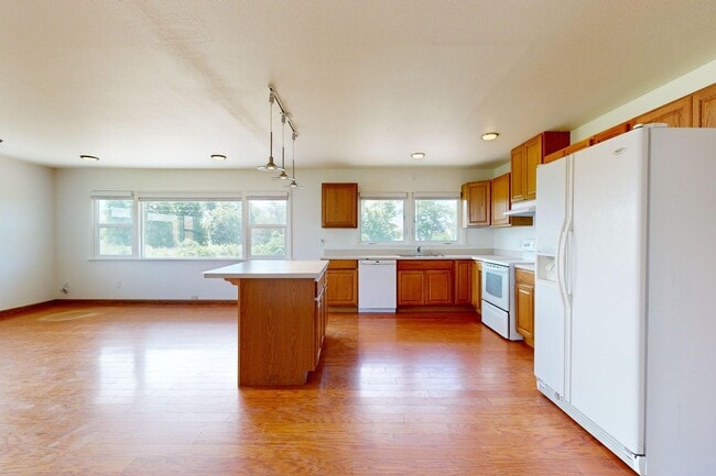 Building Photo - Farmhouse
