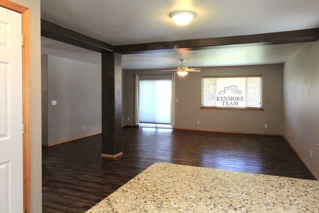 Building Photo - 4 Bedroom, 3 Bath Home in South Kennewick