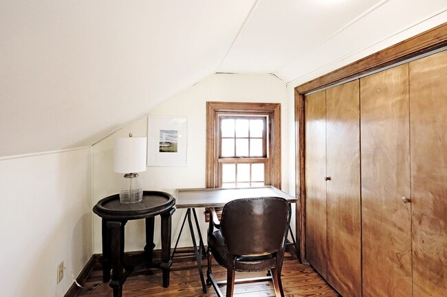 Building Photo - Charming City Cottage With Fenced Yard