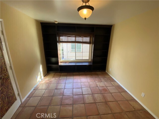Building Photo - 6031 Shadowbrook Cir