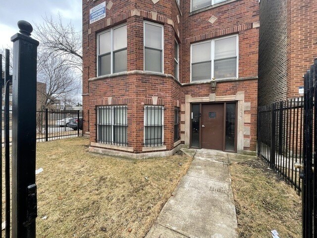 Building Photo - 1835 W Garfield Blvd