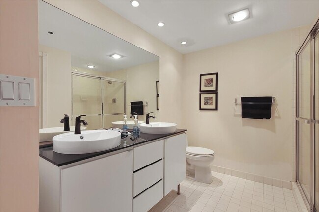 Building Photo - 20191 E Country Club Dr