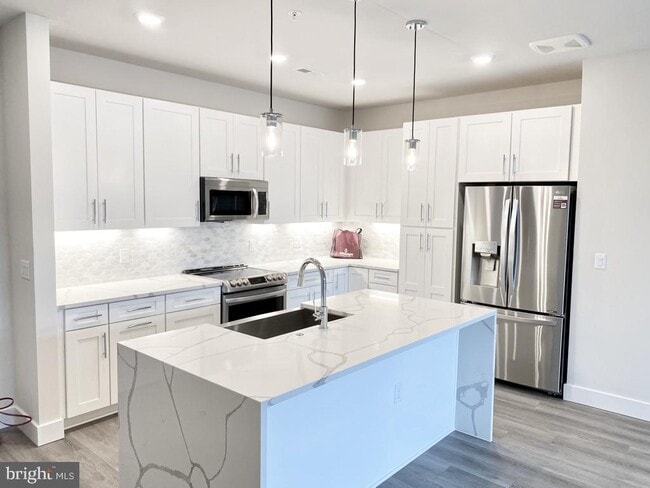 Building Photo - 1761 Old Meadow Rd