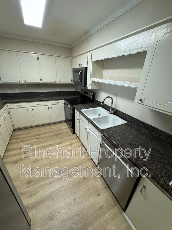 Building Photo - 820 Patton St