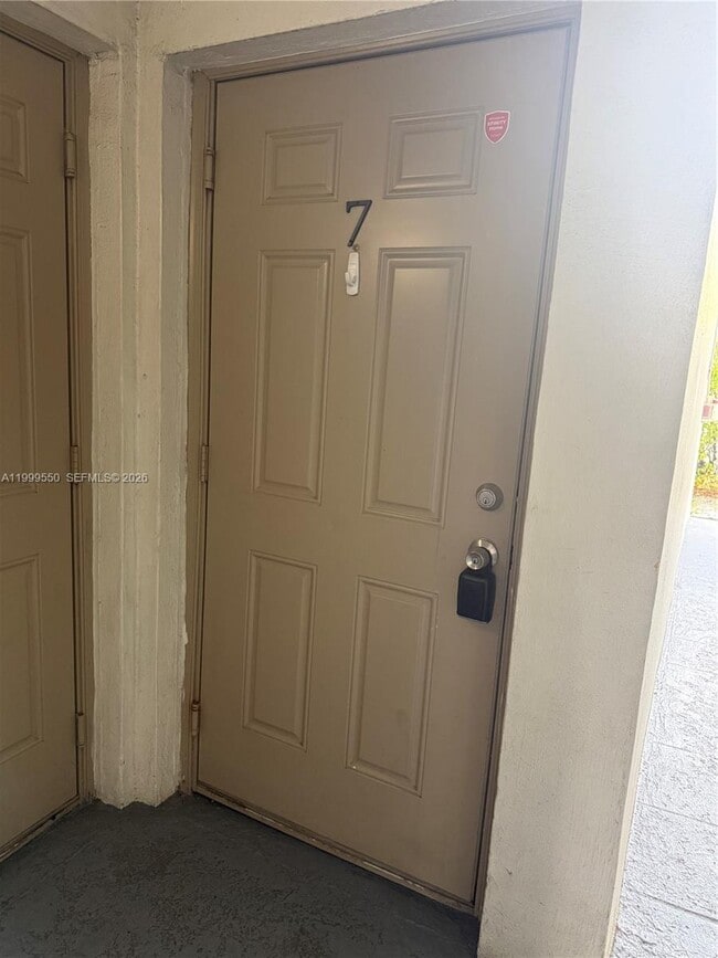 Building Photo - 201 SE 6th Ave