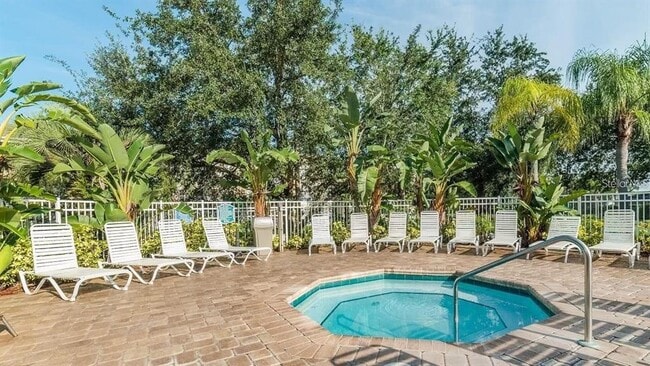 Building Photo - 2306 Silver Palm Dr
