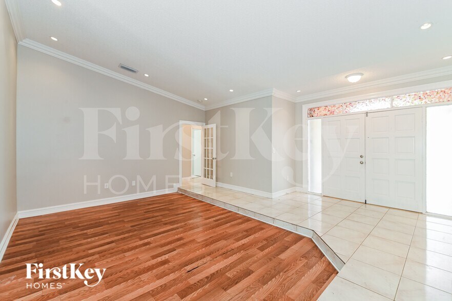 Building Photo - 10901 SW 161st Pl