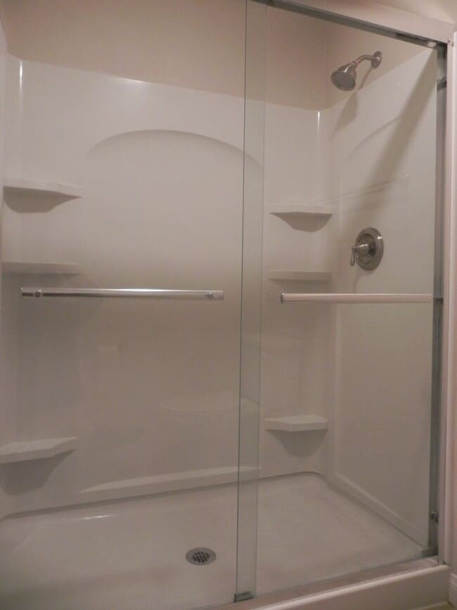 Building Photo - 2 Bedroom-2 Bathroom Single Story Condo; 2...