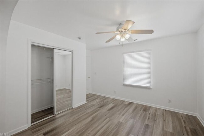 Building Photo - 5545 Aragon Dr