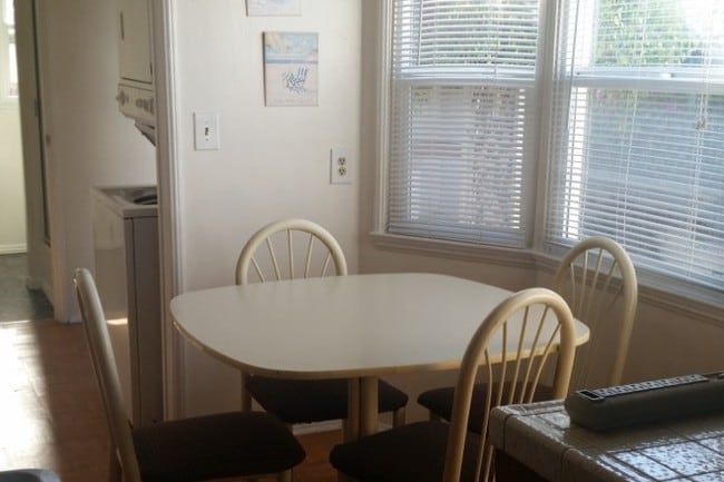 Building Photo - 8437 Naylor Ave