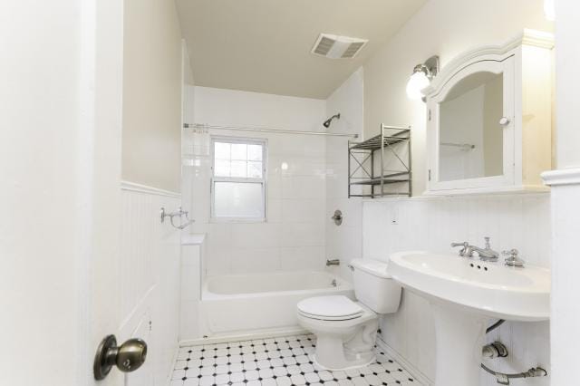 Building Photo - 4 bedroom in Seattle WA 98103