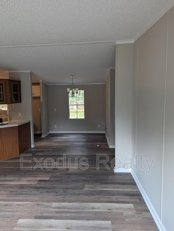 Building Photo - 624 Deer View