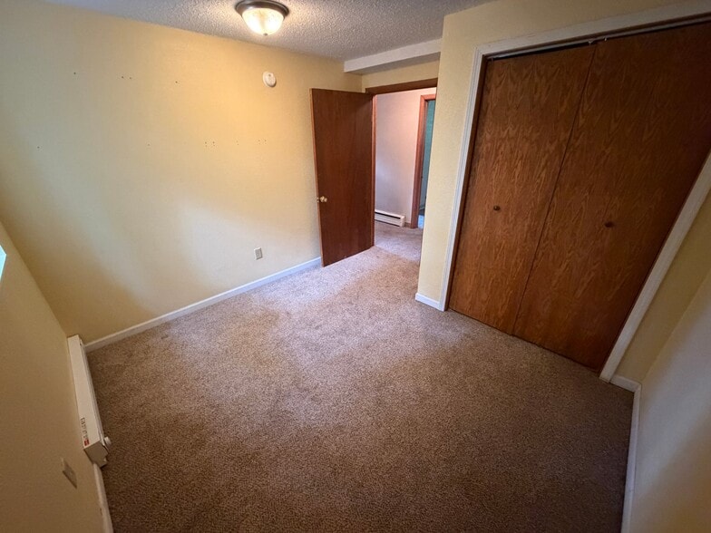 Building Photo - 265 Viking Dr