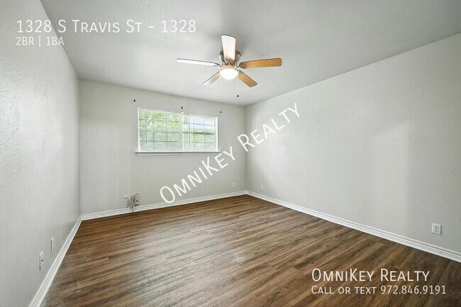 Building Photo - 1328 S Travis St
