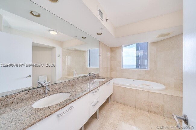 Building Photo - 17201 Collins Ave