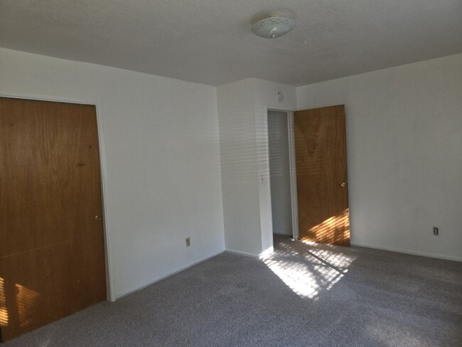 Building Photo - 1069 Sierra Blvd
