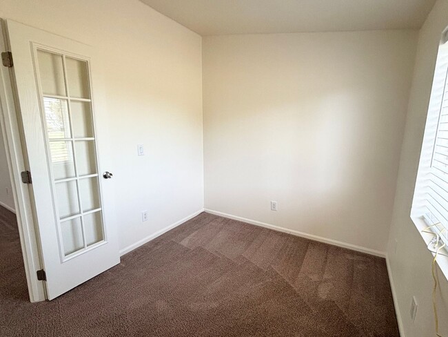 Building Photo - Charming Horse Property - 2 Bed/ 2 Bath with office- Home with Scenic Views and Pasture