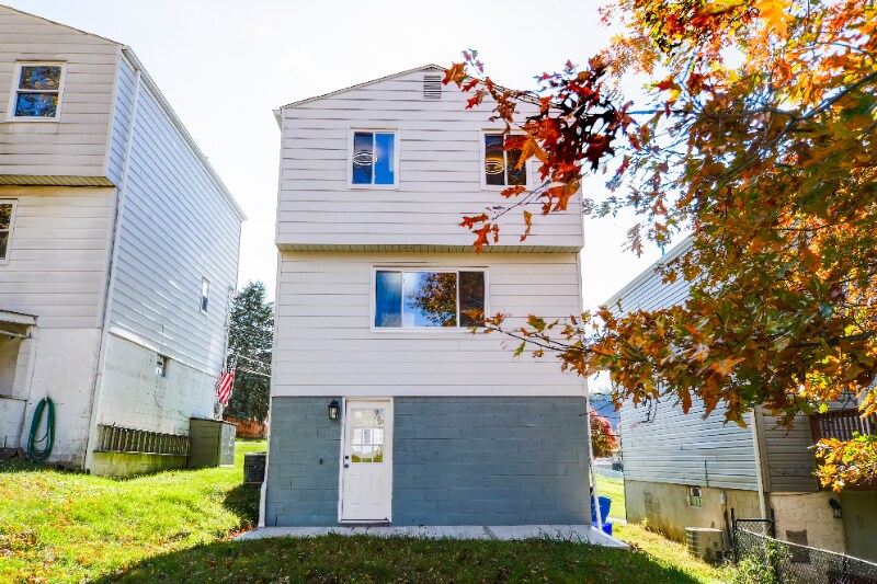 Building Photo - 526 Magazine St