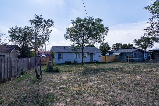 Building Photo - 1808 Magnolia St