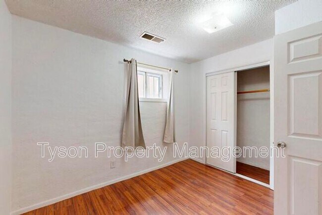 Building Photo - 1630 Griegos Rd NW