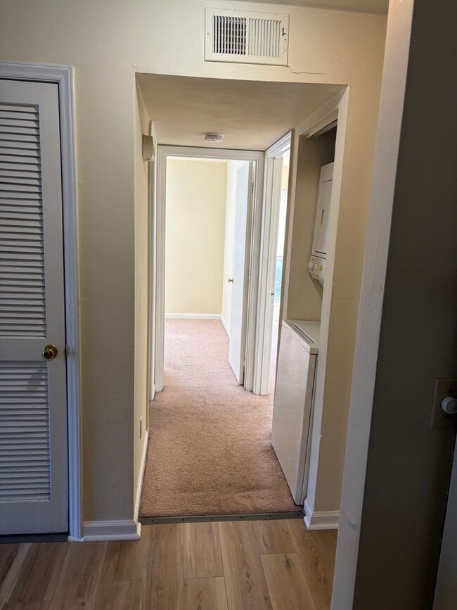 Building Photo - 4BR/2BA Near Virginia Tech | Bus Route, Laundry In-Unit