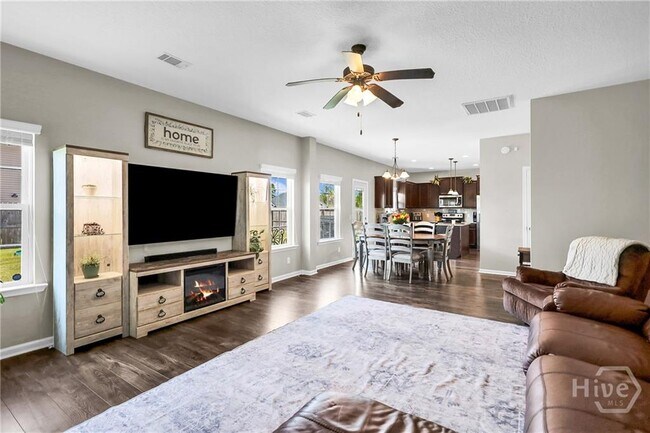 Building Photo - 1596 Longleaf Ct