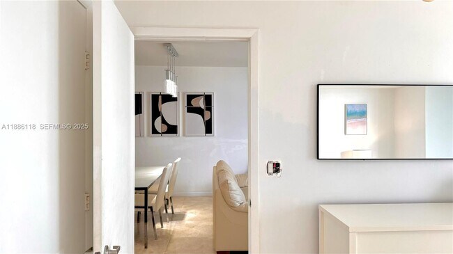 Building Photo - 475 Brickell Ave