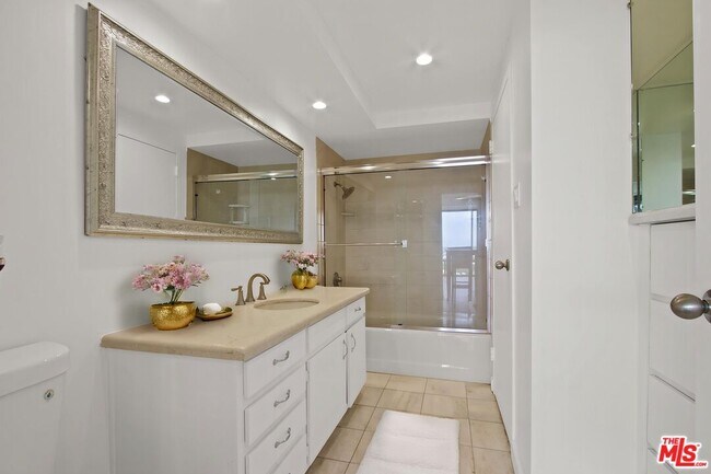 Building Photo - 4316 Marina City Dr