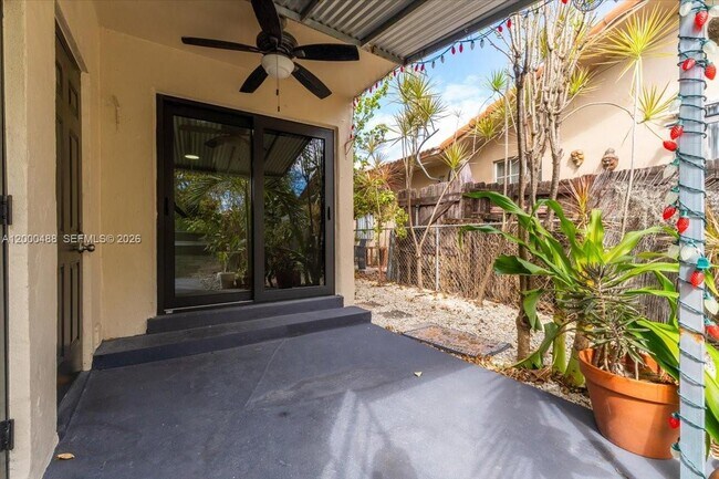 Building Photo - 3522 SW 25th St