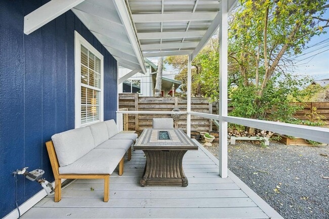 Building Photo - 213 Lessin Ln