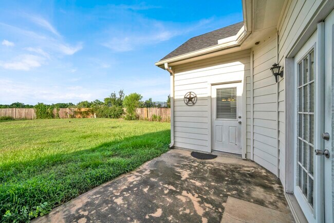 Building Photo - 5395 Kyla Cir