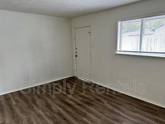 Building Photo - 2002 Washington St