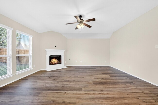 Building Photo - 217 Rugby Ln